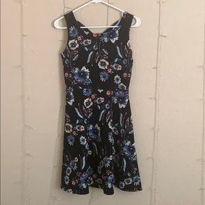 Stretchy sleeveless floral dress
